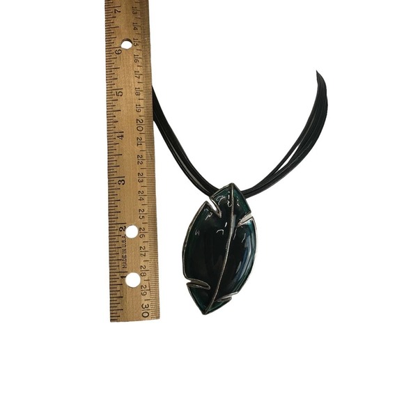 Chico’s Enamel Leaf Choker Lagenlook Necklace Adjustable Green Black Cord Womens - Picture 4 of 5